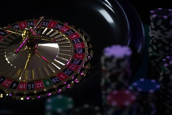 Live dealer handling Dragon Tiger game on surga 77